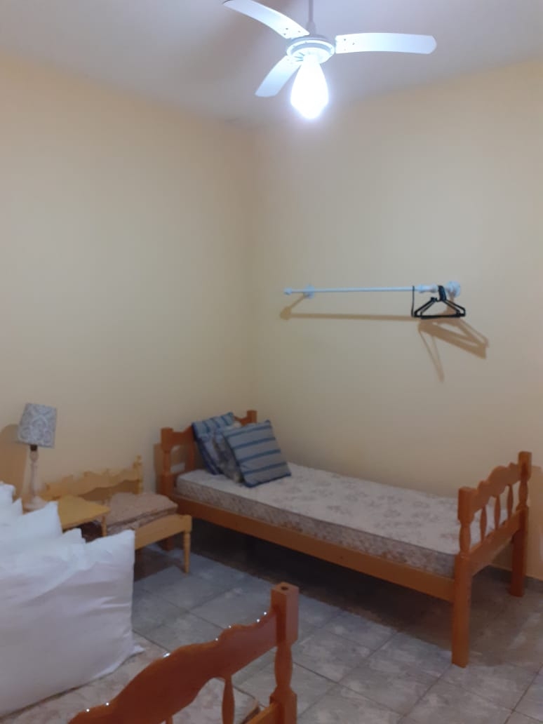 Casa com 03 dormitórios e edic